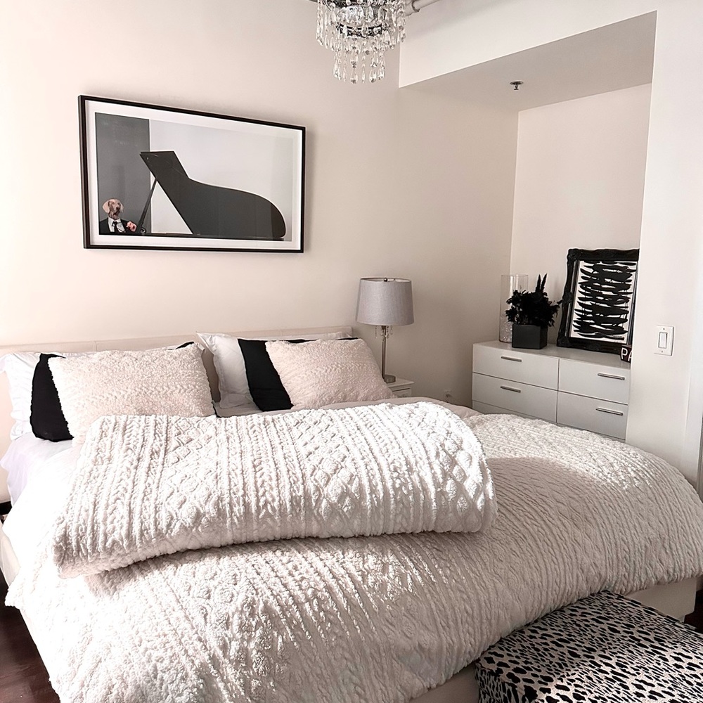 White king comforter